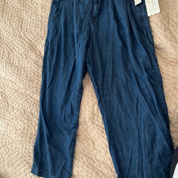 NWT Pilcro by Anthropologie Mid-Rise Pleated Trouser Jean. Size 31 - Picture 10 of 12